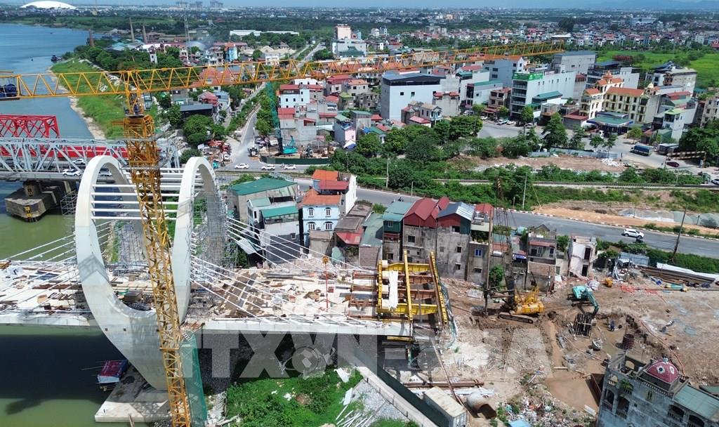 Khu vực đường dẫn cầu Đuống mới phía Phù Đổng đang thi công